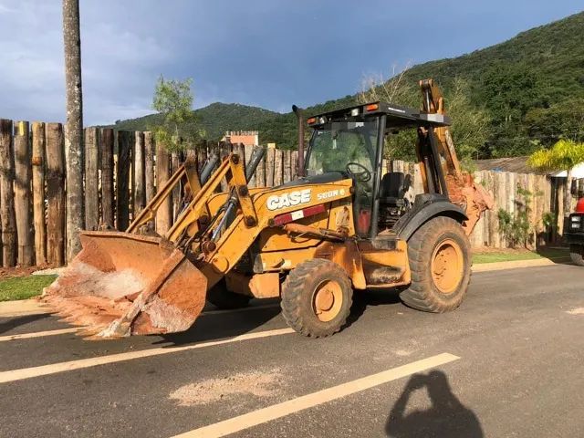 Retroescavadeira 580N 4x4 2012