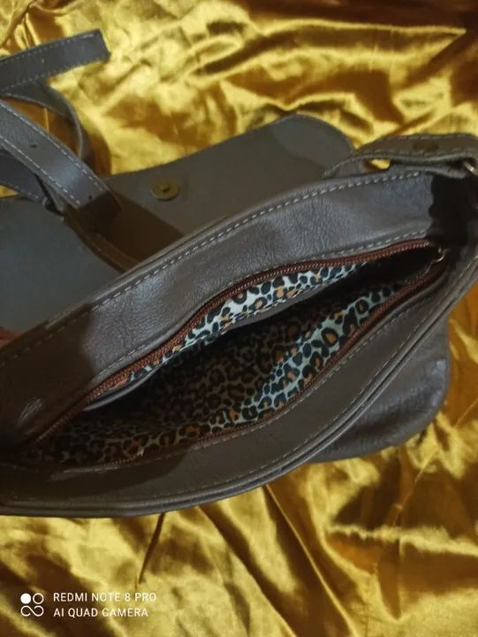 Bolsa  de  ombro    em  couro 