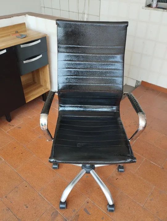 Cadeira Giratória Executiva Preta