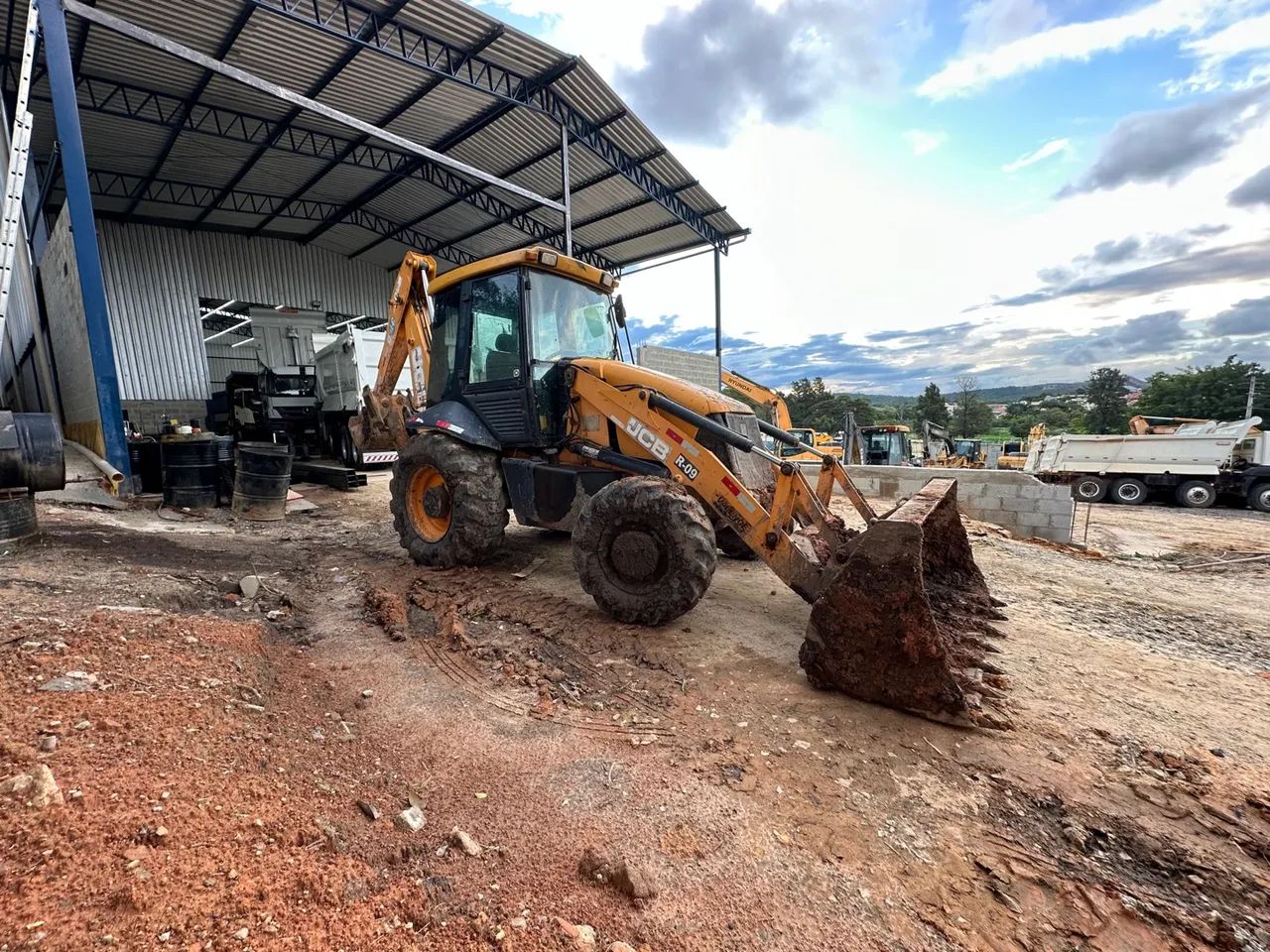 Retroescavadeira JCB 3C 2011 4X4  - Foto 3