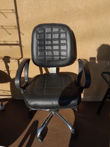 CADEIRA GIRATÓRIA, LEIAM: