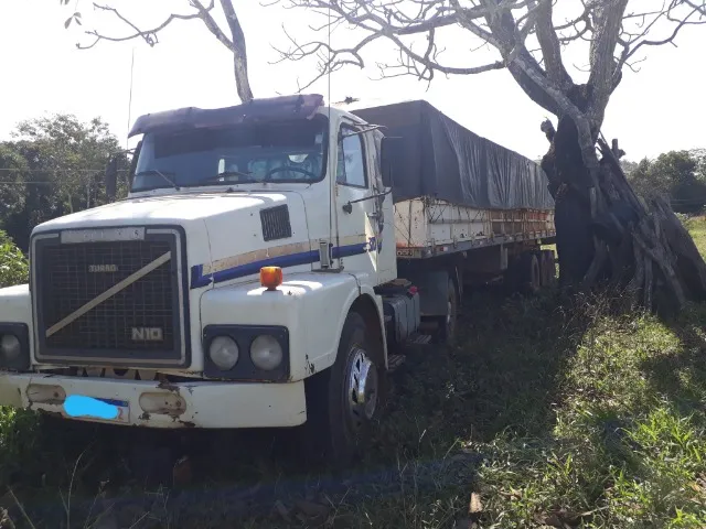 Caminhão Volvo N10 com Carreta 03 eixos Randon