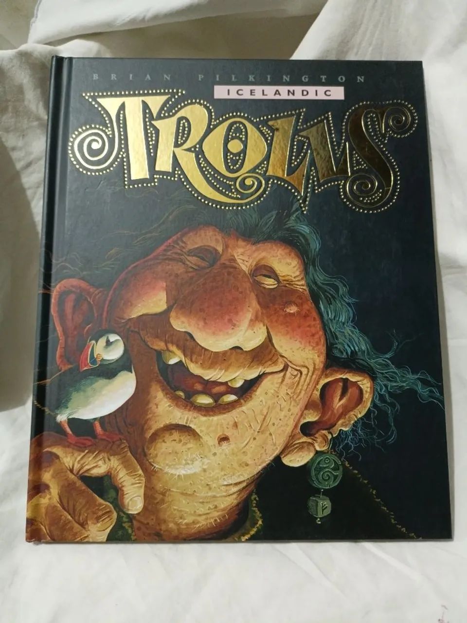Livro Trolls - Brian Pilkington- inglês 