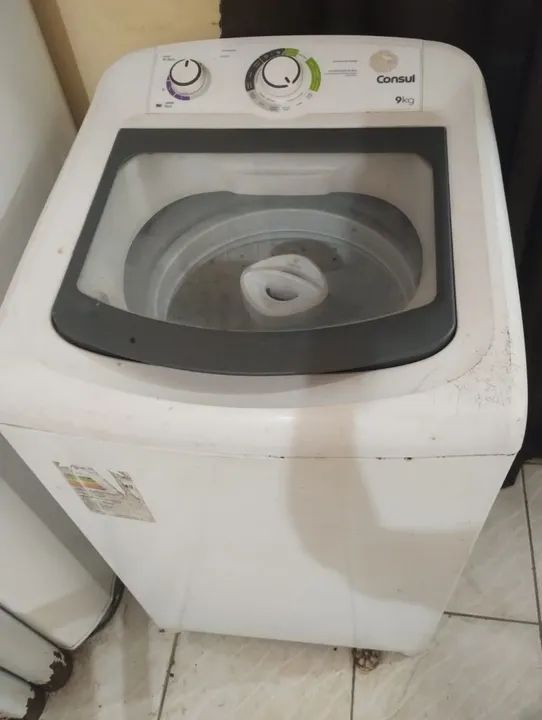 Máquina de lavar roupa em excelente estado de conservação 