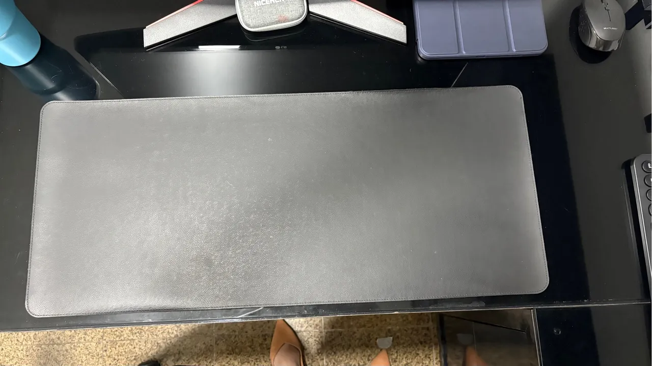 Mouse Pad Grande Preto - couro sintético 