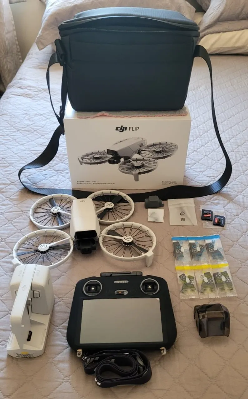 Drone DJI Flip Fly More Combo (Com tela) BR + Acessórios