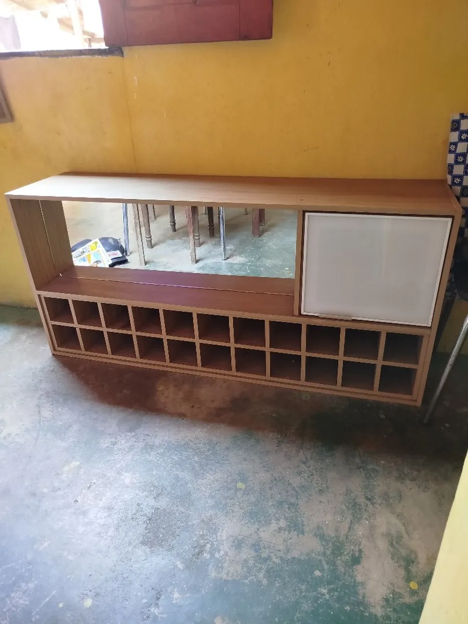 Móvel Rack com Nichos e Porta