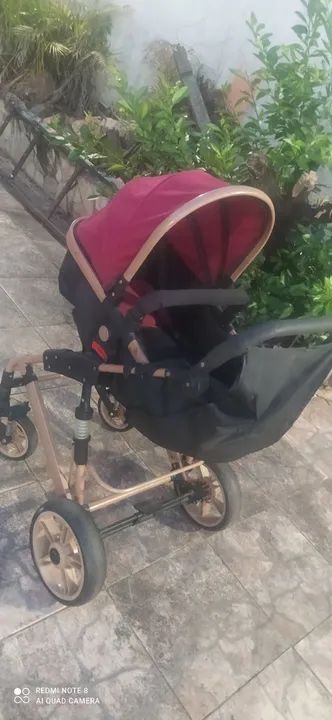 Carrinho de Bebê Luxo Dourado