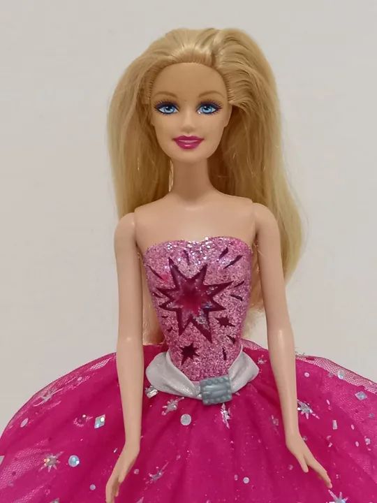 Boneca Barbie Moda e Magia.