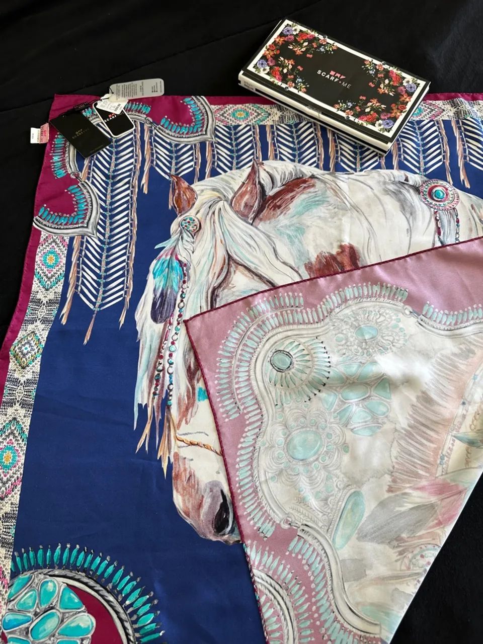 Lenço de seda com estampa de cavalo e detalhes Boho APACHE SCARF.ME - Foto 3