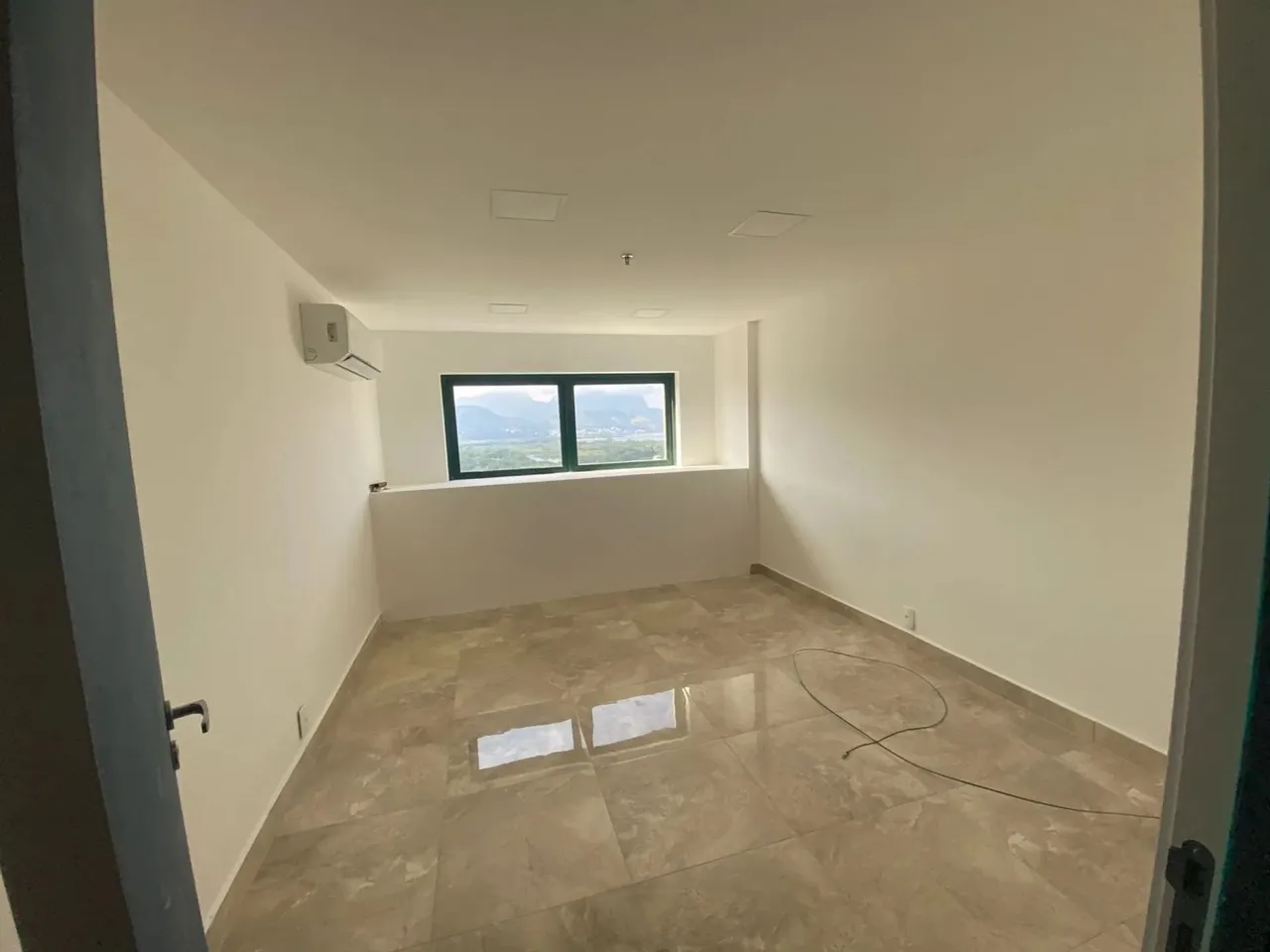 Sala Comercial no CEO com 35 metros quadrados na Barra da Tijuca - Rio de Janeiro - RJ