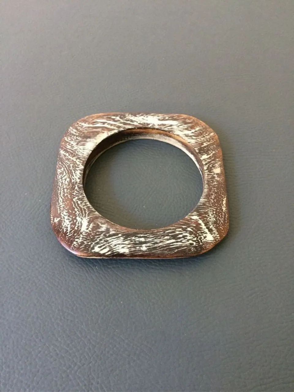 Pulseira em madeira