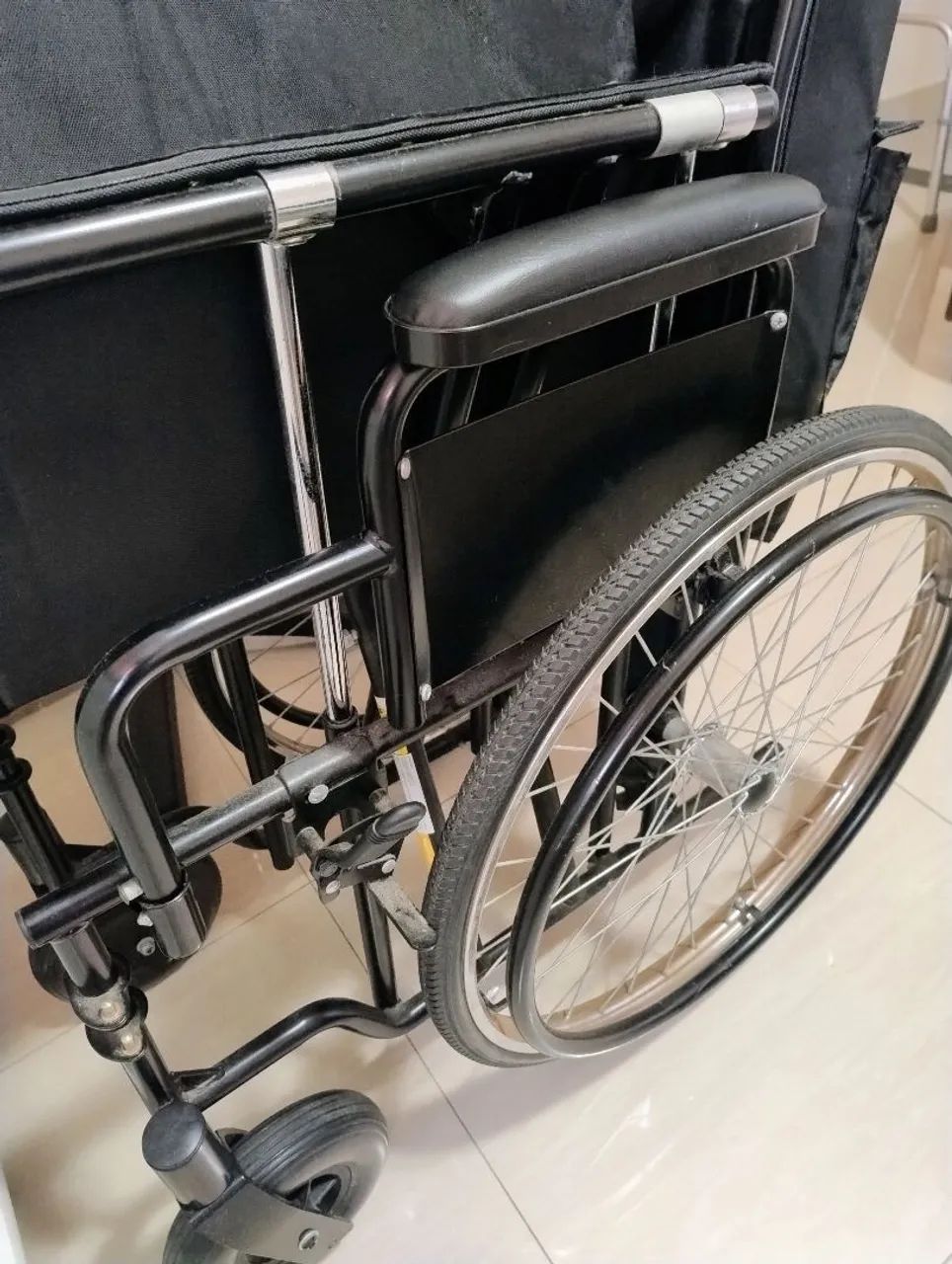 Cadeira De Rodas Dobrável Para Obeso 180 Kg D500 Dellamed. 62 cm assento. - Foto 5