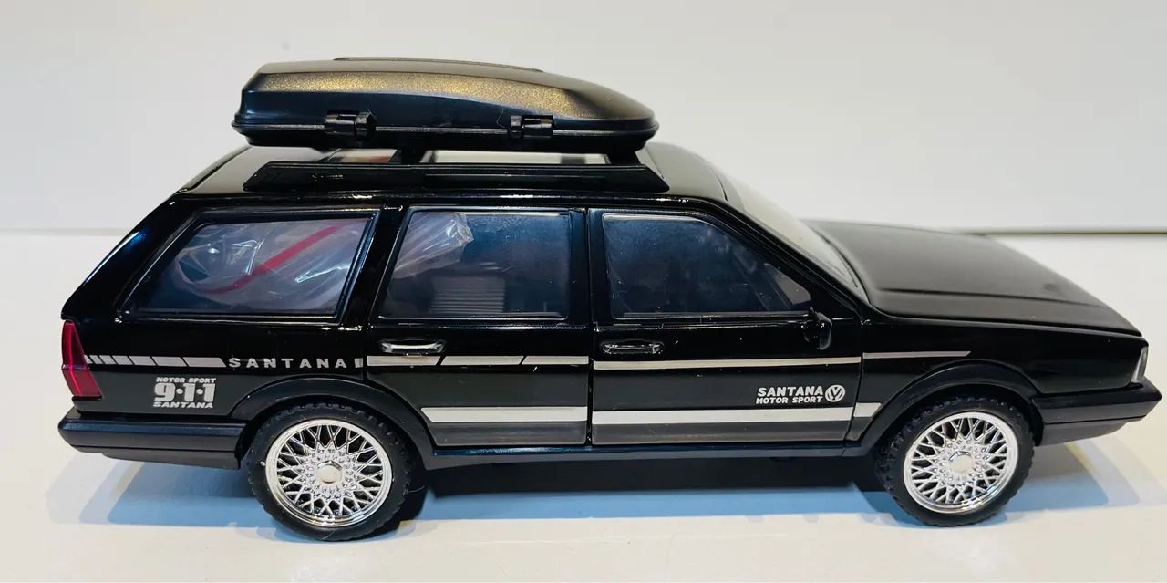 Miniatura Metal VW Santana Quantum C/Luz E Som 1/32 - Foto 2