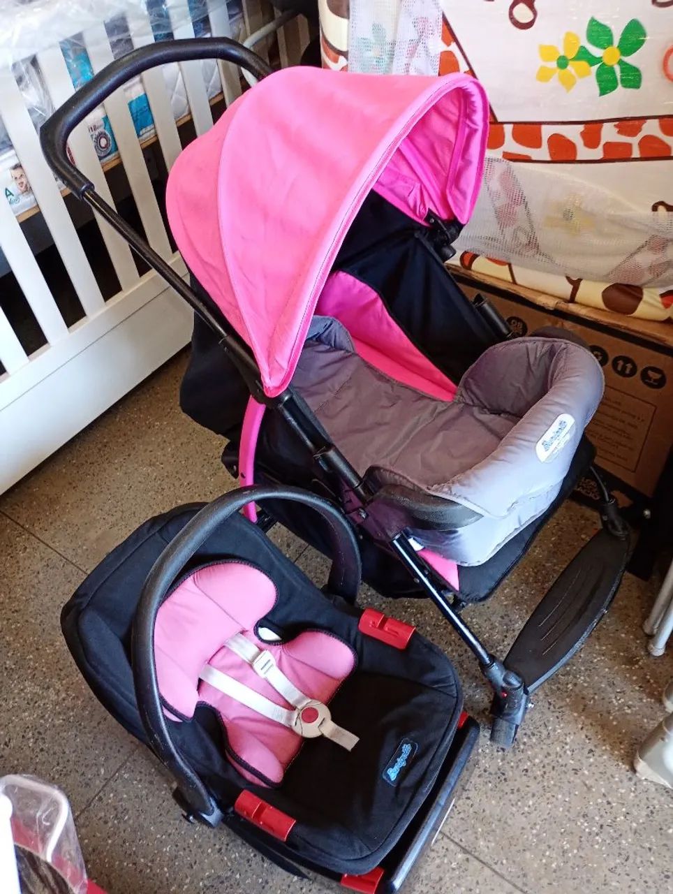 Carrinho de bebê completo com bebê conforto kit 4 peças  - Foto 5