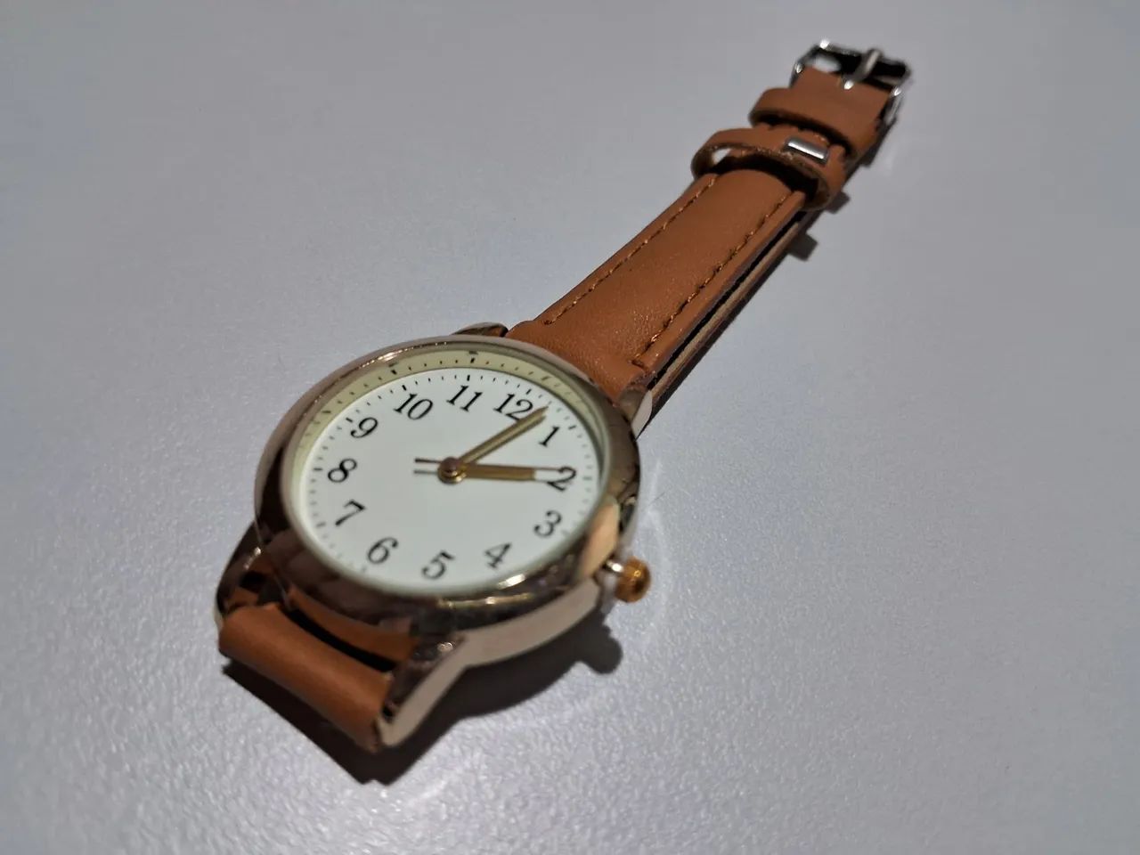 Relógio feminino de pulso com pulseira marrom - Foto 2