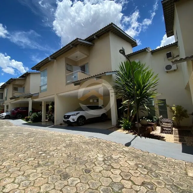 Casa de condominio fechado no Jardim Atlântico