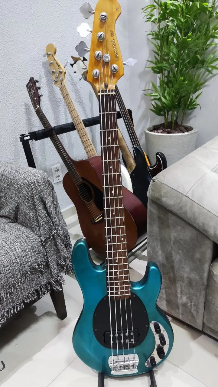 Baixo Music Man by Giannini c/ Seymour Duncan R$5.500