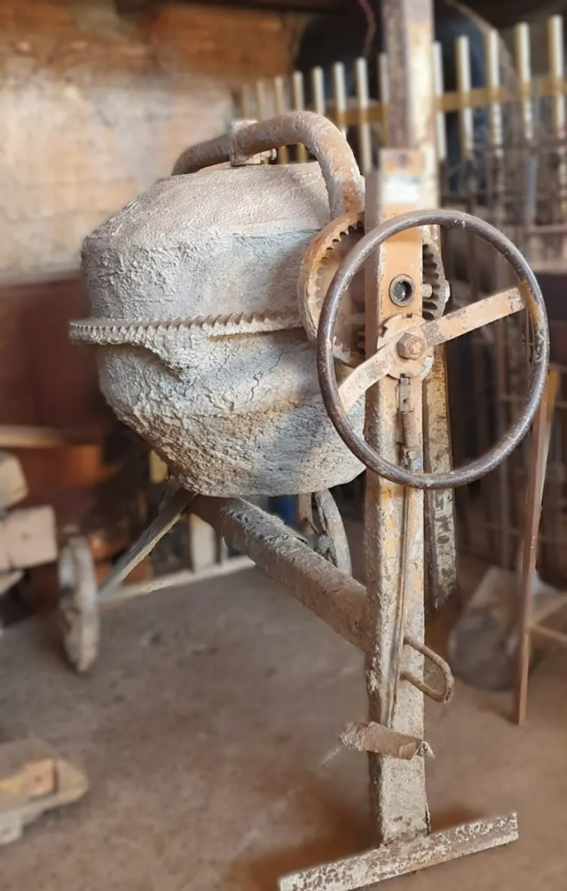 Betoneira Antiga para Construção Civil