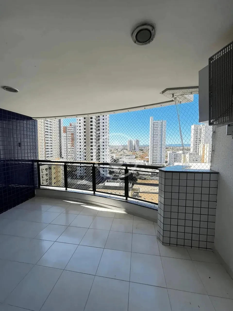 Apartamento com três quartos sendo uma suíte com 153m² a venda no Edifício Solar D'América