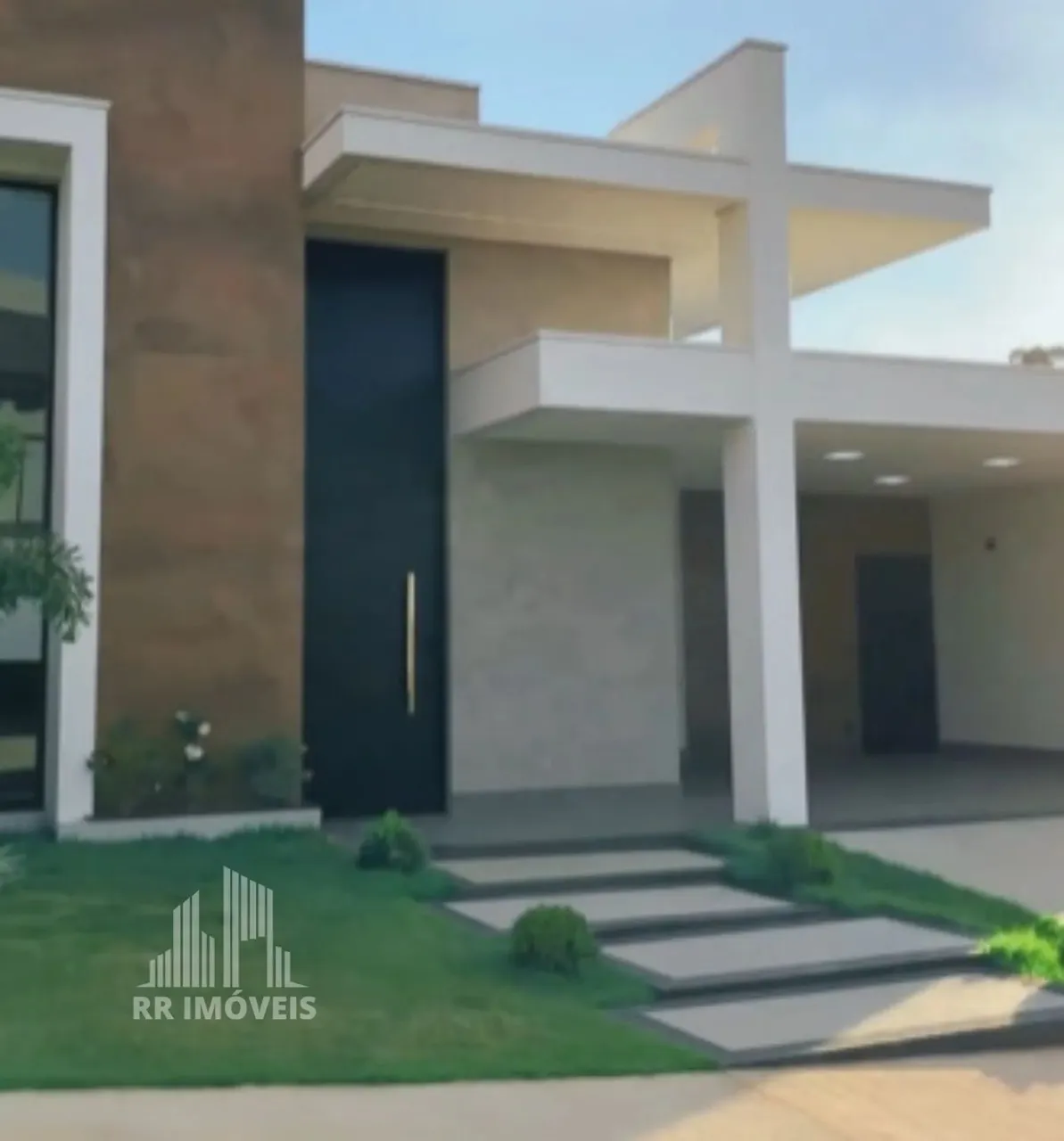 RR0139 Casa 170m² RESIDENCIAL JARDIM VITÓRIA - OPORTUNIDADE - 3 Dorms 4 Vagas - Nova Odess