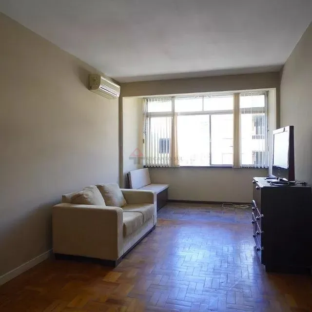 Apartamento de dois quartos e uma vaga de garagem no bairro Auxiliadora em POA
