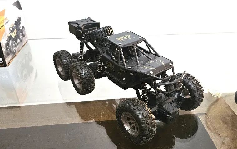 Carrinho de Controle Remoto a Bateria Recarregável 3 Eixos Tipo Jeep 4x4 - Foto 3