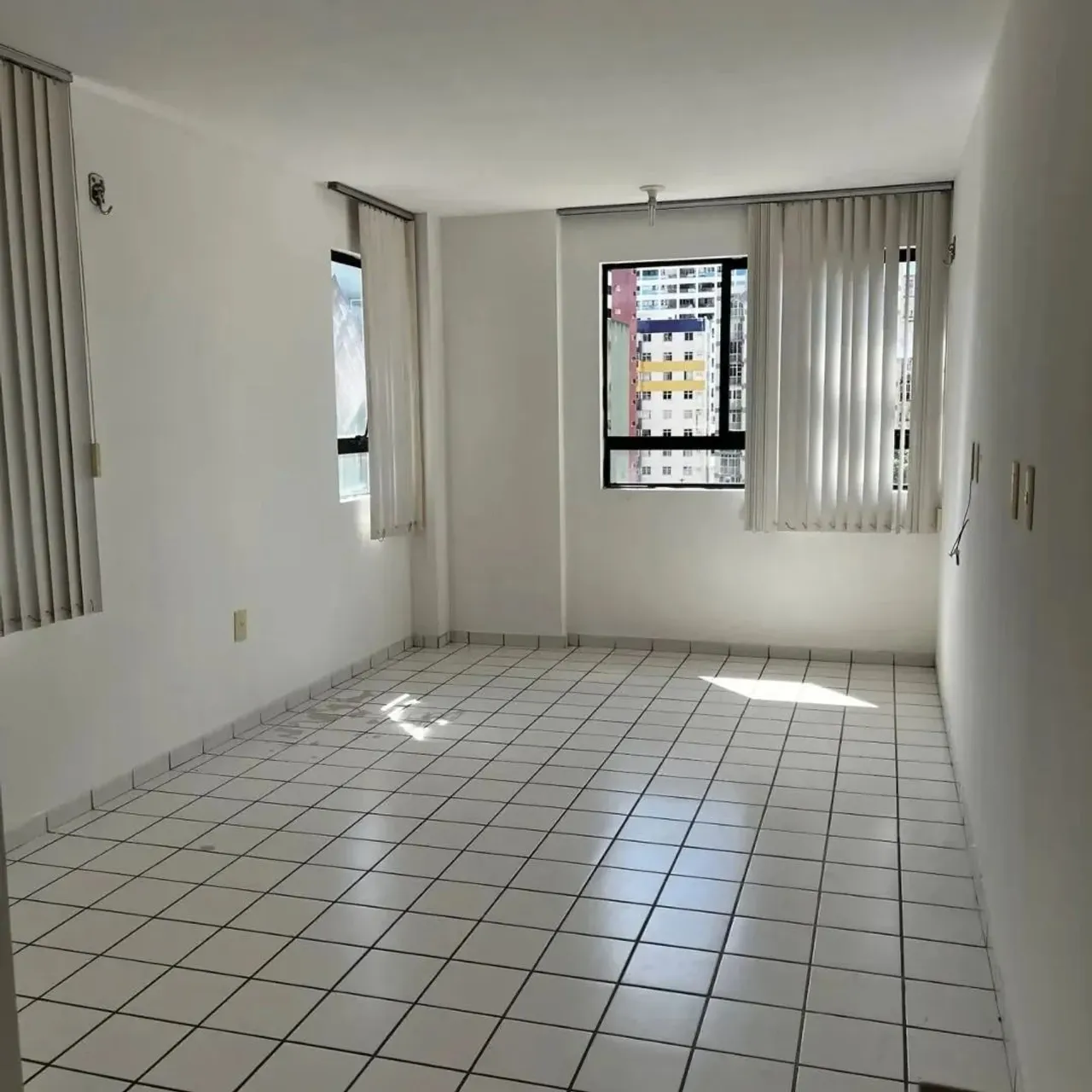 Apartamento para aluguel possui 56m² com 2 quartos em Petrópolis com projetados