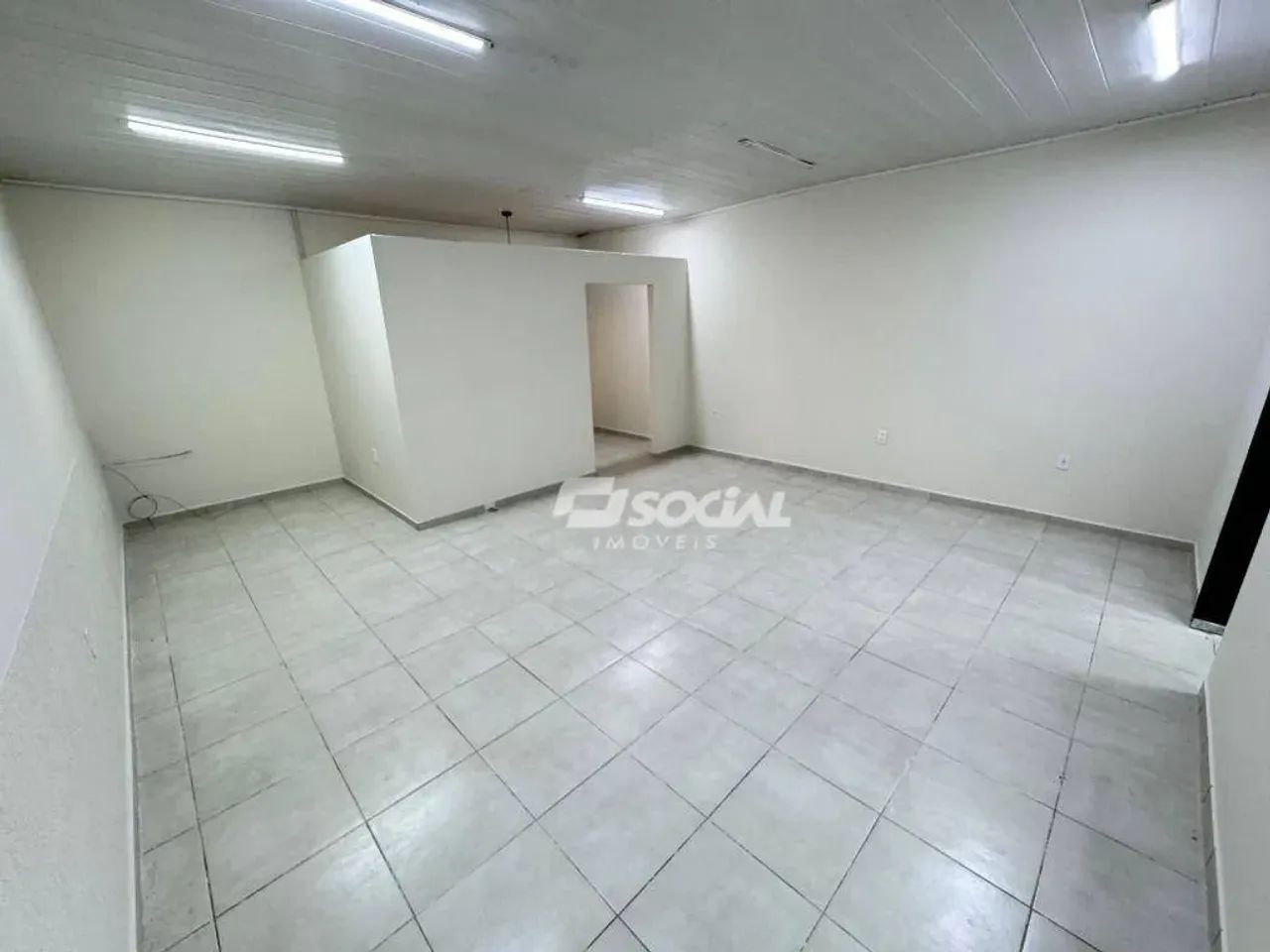 Sala ampla disponível para locação em ótima localização. Av. Carlos Gomes, B. São Cristóvã - Foto 5