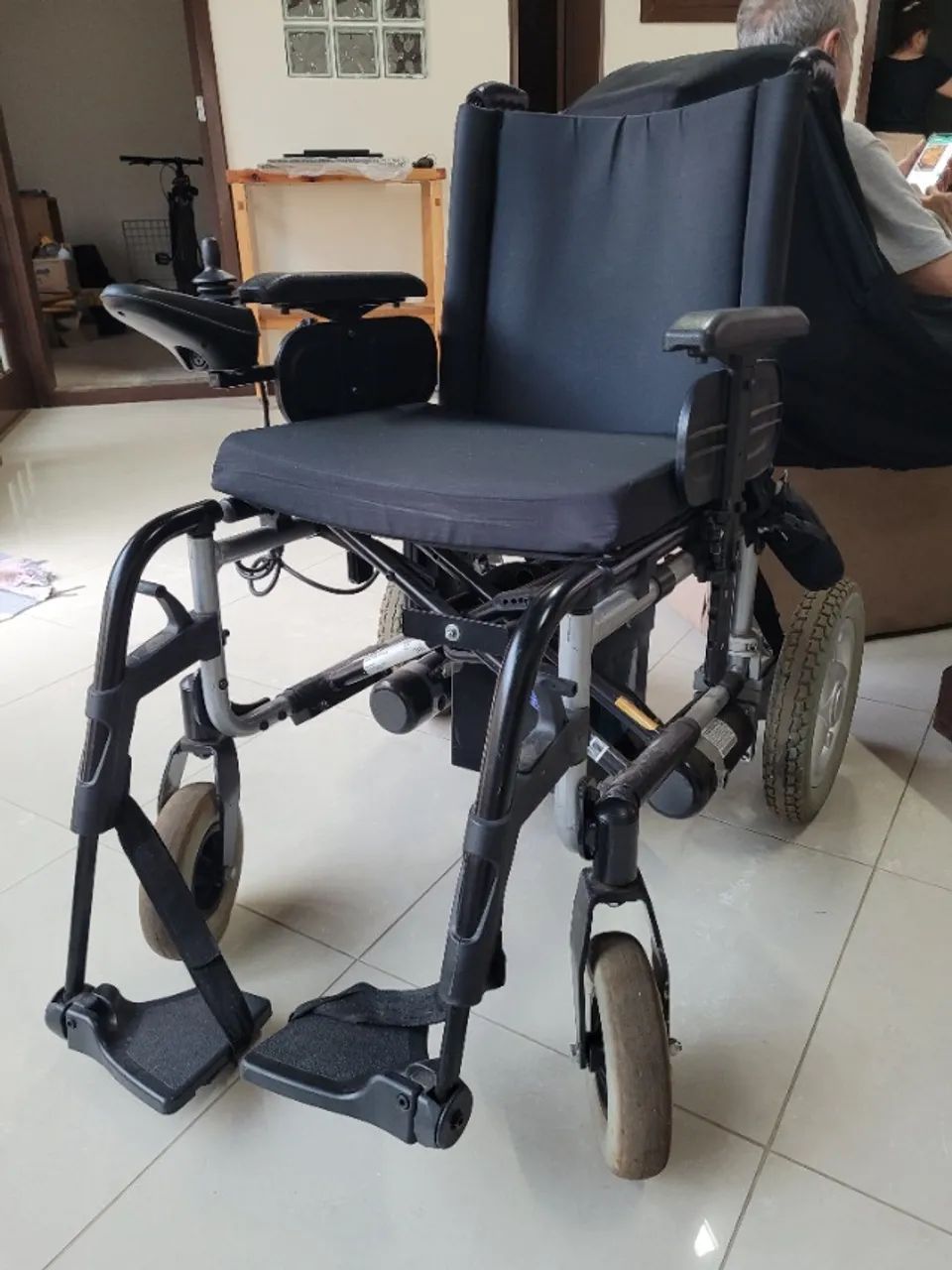 Cadeira de Rodas Motorizada E4 - Foto 5