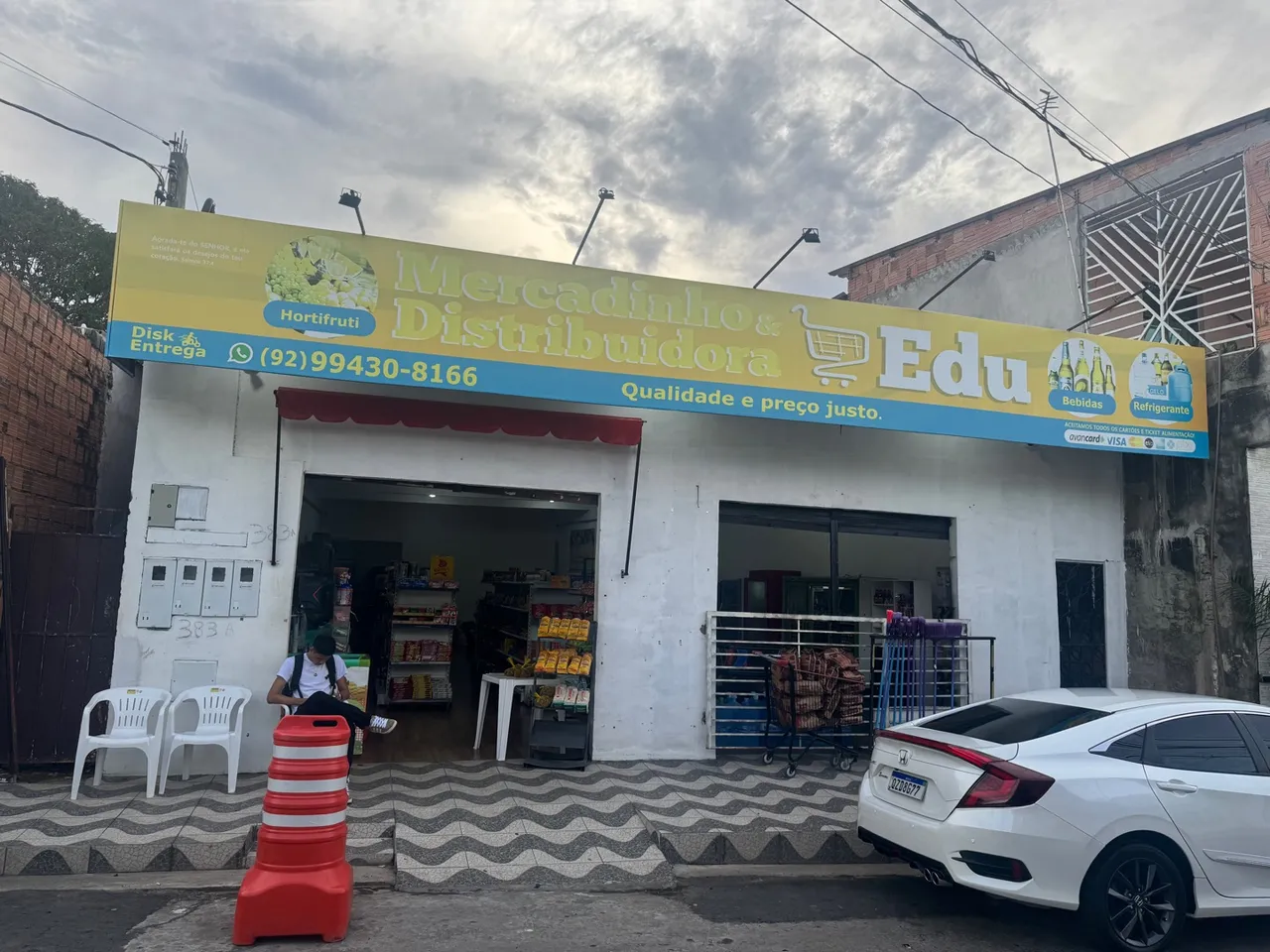 Tendo prédio comercial com mercado já pronto