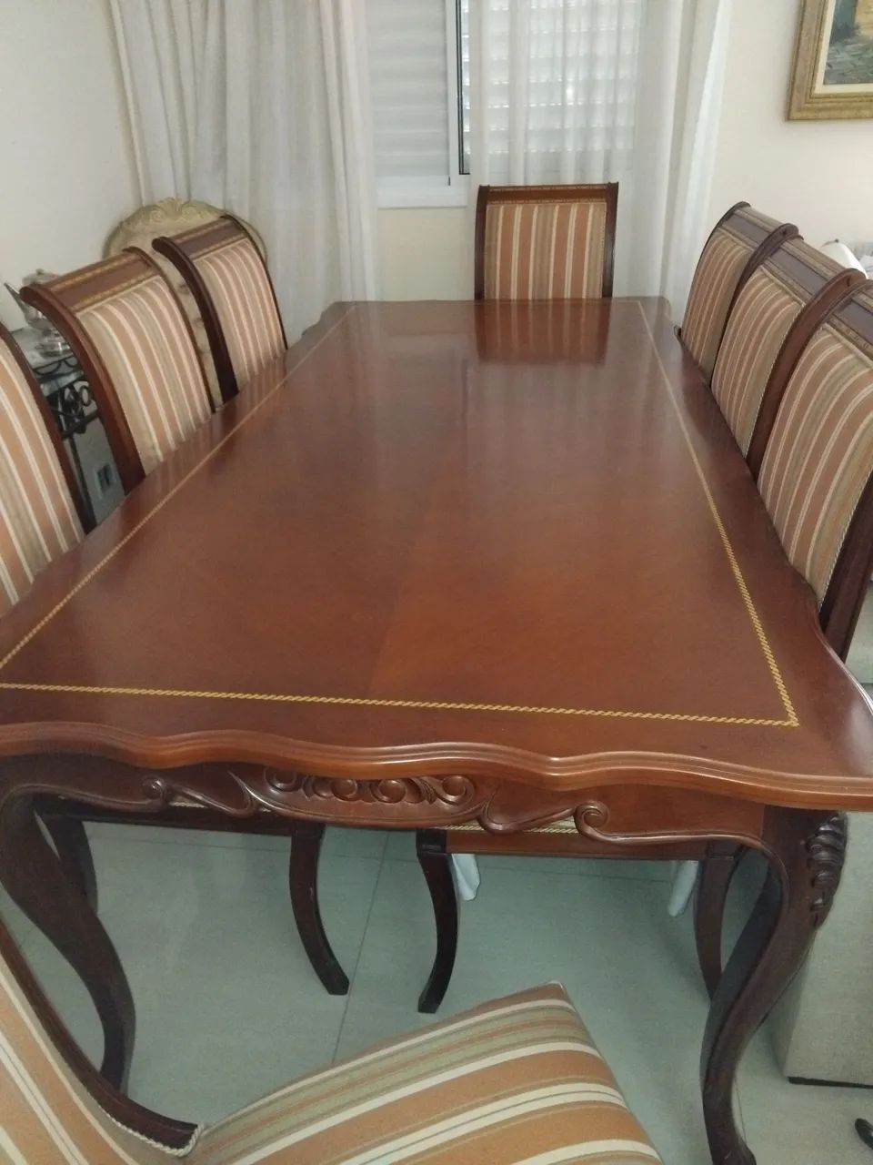 Mesa de Jantar em Madeira Maciça com 8 cadeiras