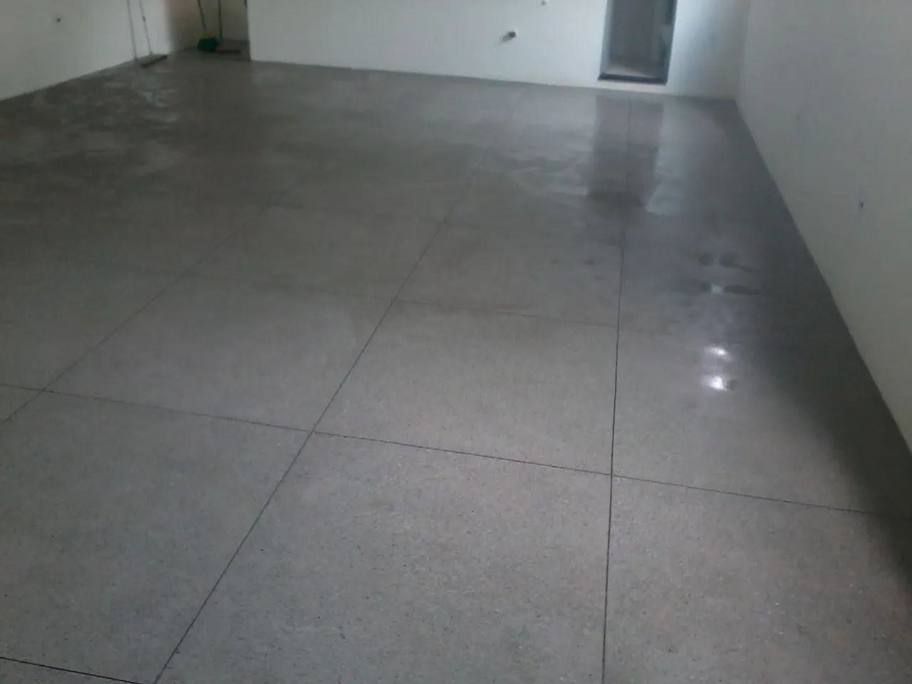 Piso em glanilite-so na região do barreiro  - Foto 3