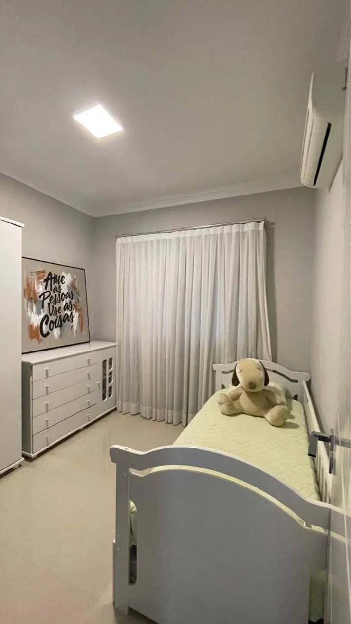 Cama bicama e guarda-roupa de solteiro