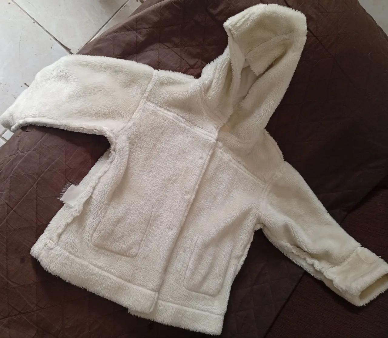 Casaco de bebê com capuz - Conforto e estilo!