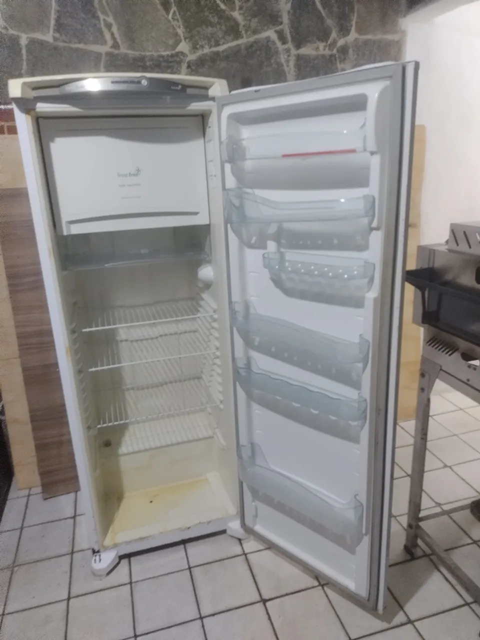 Geladeira Frost Free com Freezer