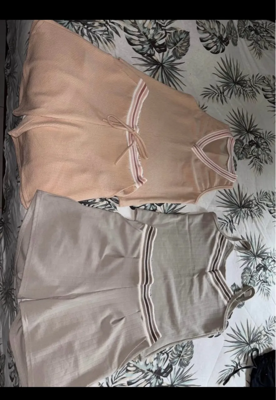 Conjunto de shorts e blusa com detalhes
