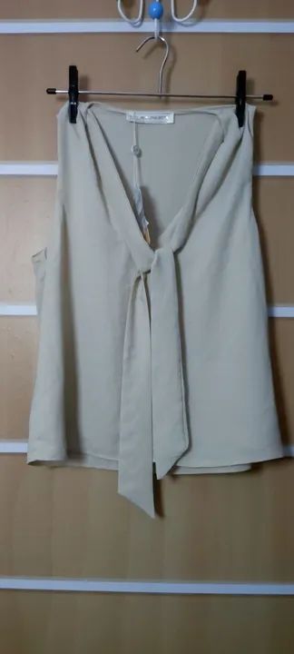 Blusa feminina bege com laço