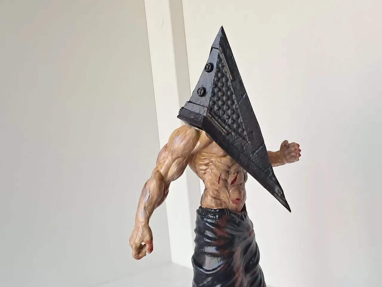 Piramid Head  , Silent Hill ,  action figure de resina .  - Foto 4