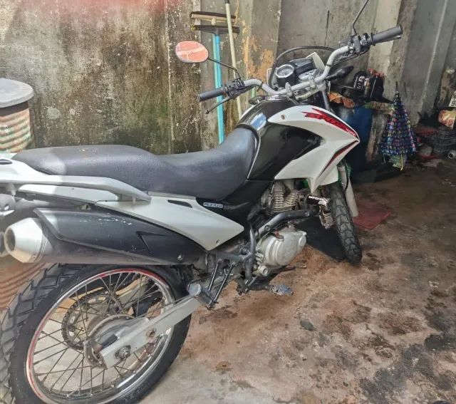 VENDO BROS 150,  ANO 2014  NA COR BRANCA 