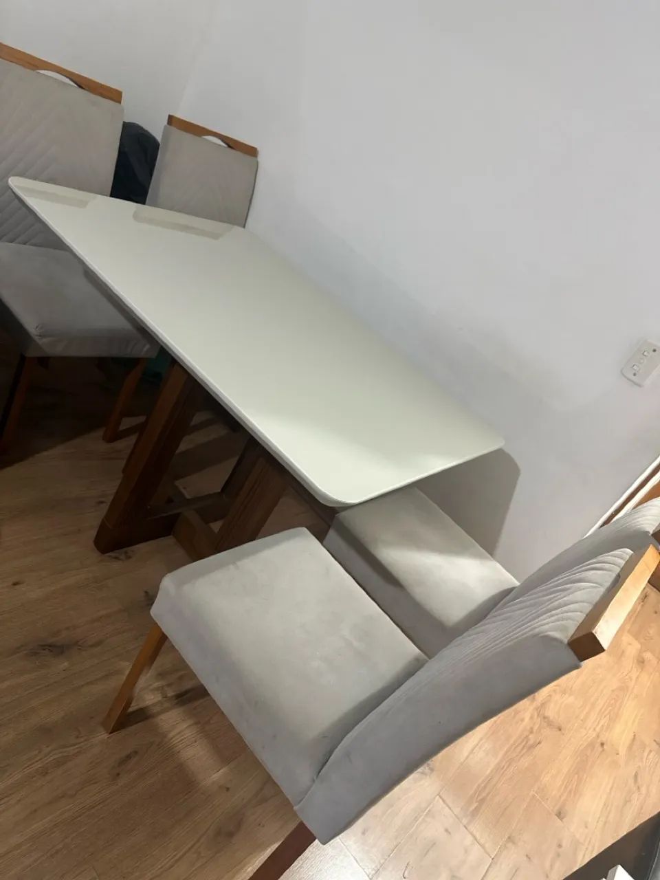 Mesa de jantar branca com 4 cadeiras - Foto 2