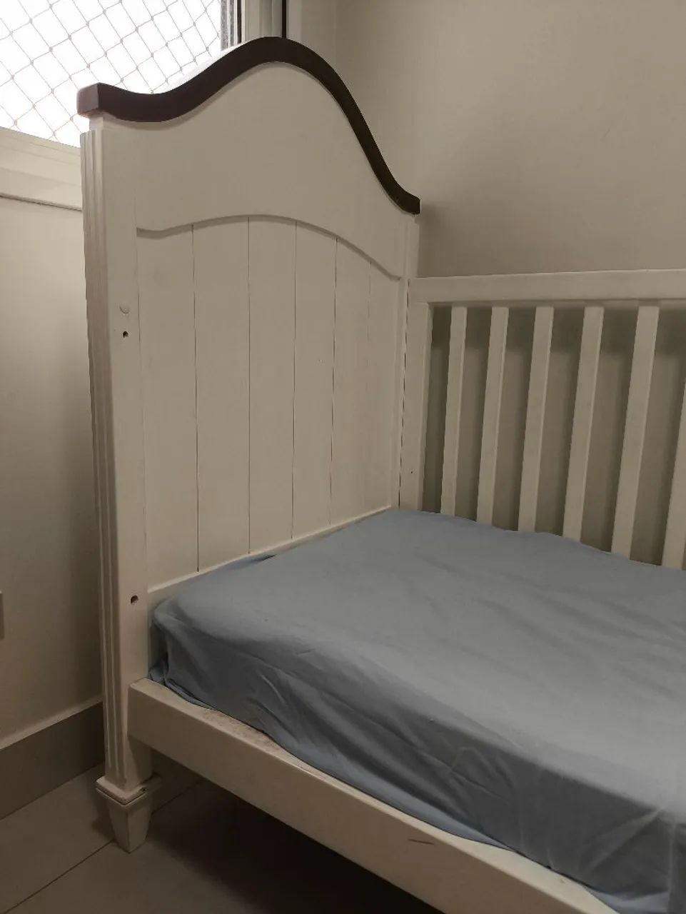 Berço, com grades removíveis, transformando em mini cama. - Foto 3