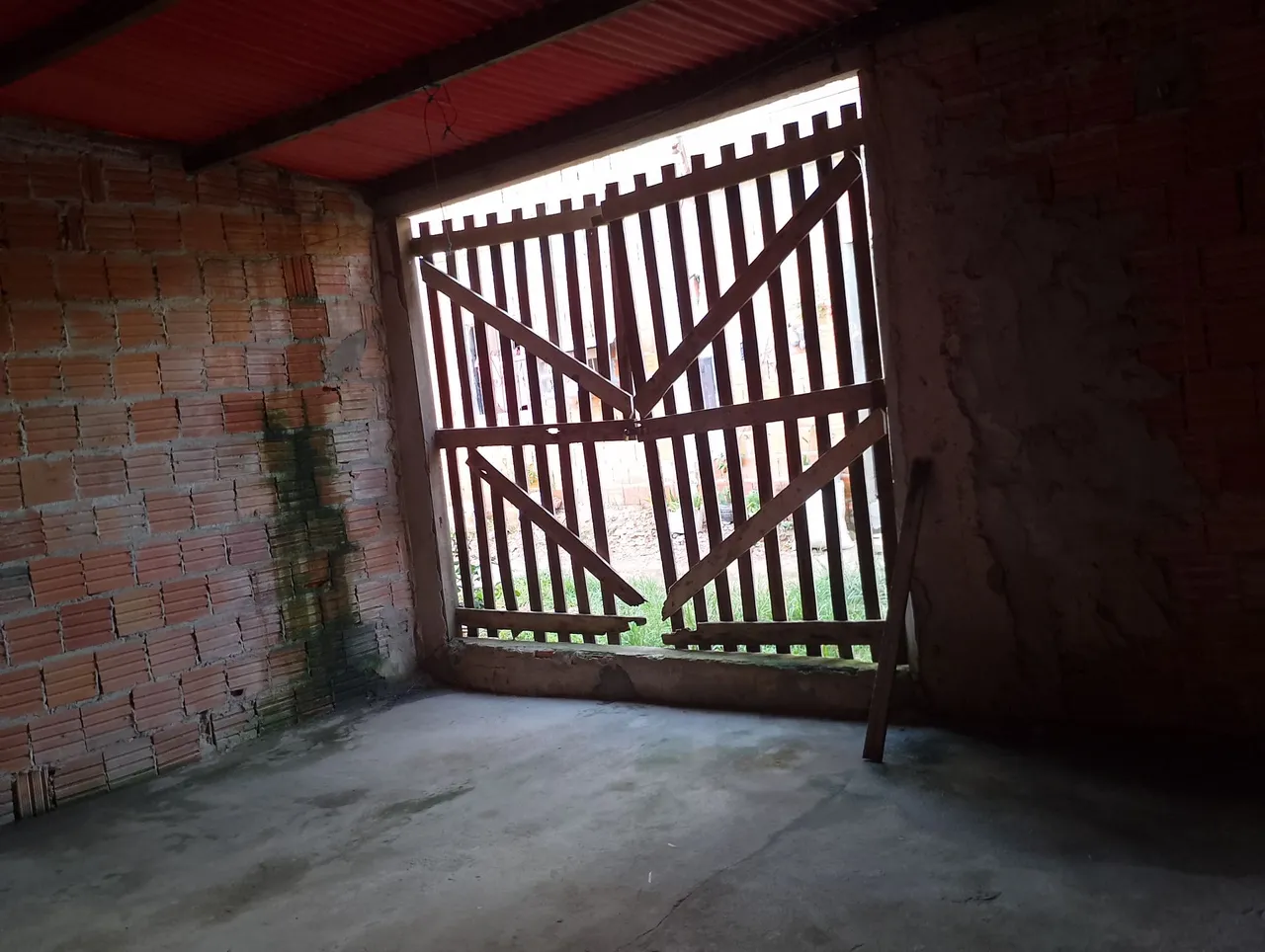 Vendo ou troco está casa no lago azul próximo a barreira.