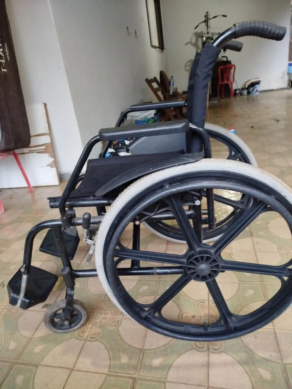 Cadeira de rodas em ótimo estado