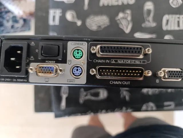 Apc Analog Kvm Switch 8-port Multi-platform Ap5201 (Usado) - Foto 4