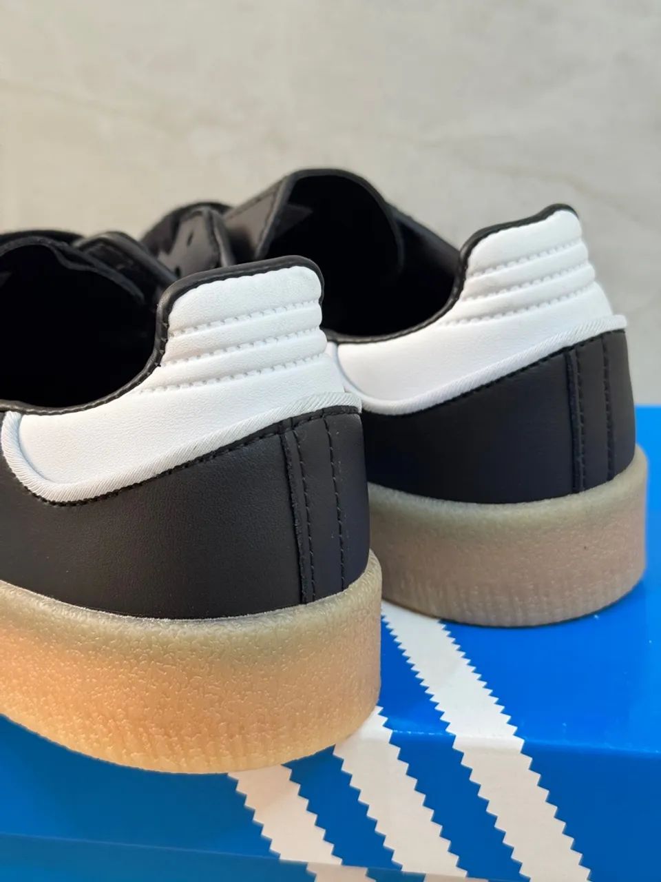Adidas Samba - Preto com Solado Bege - Foto 4