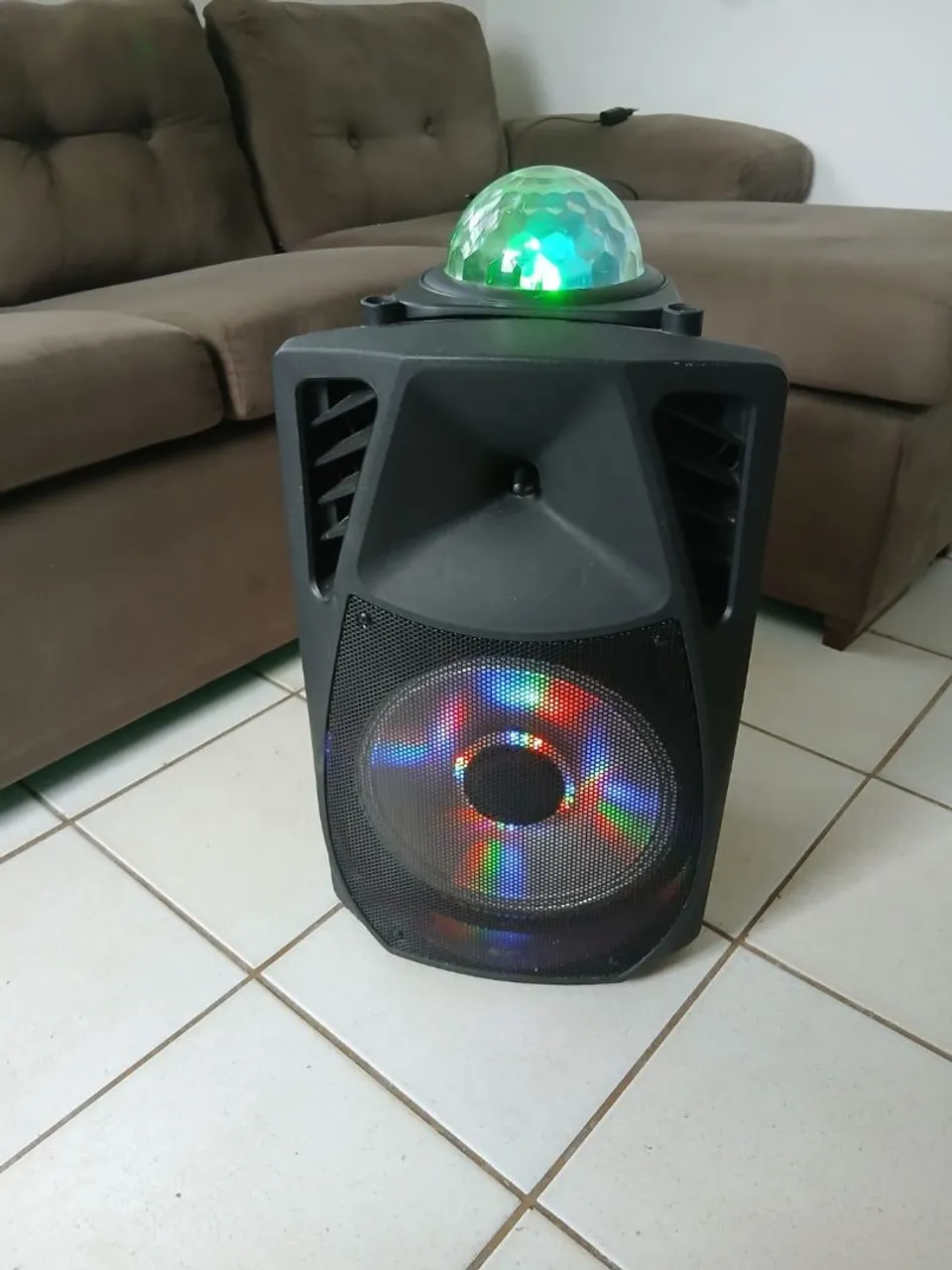 Caixa de som com efeitos de luz