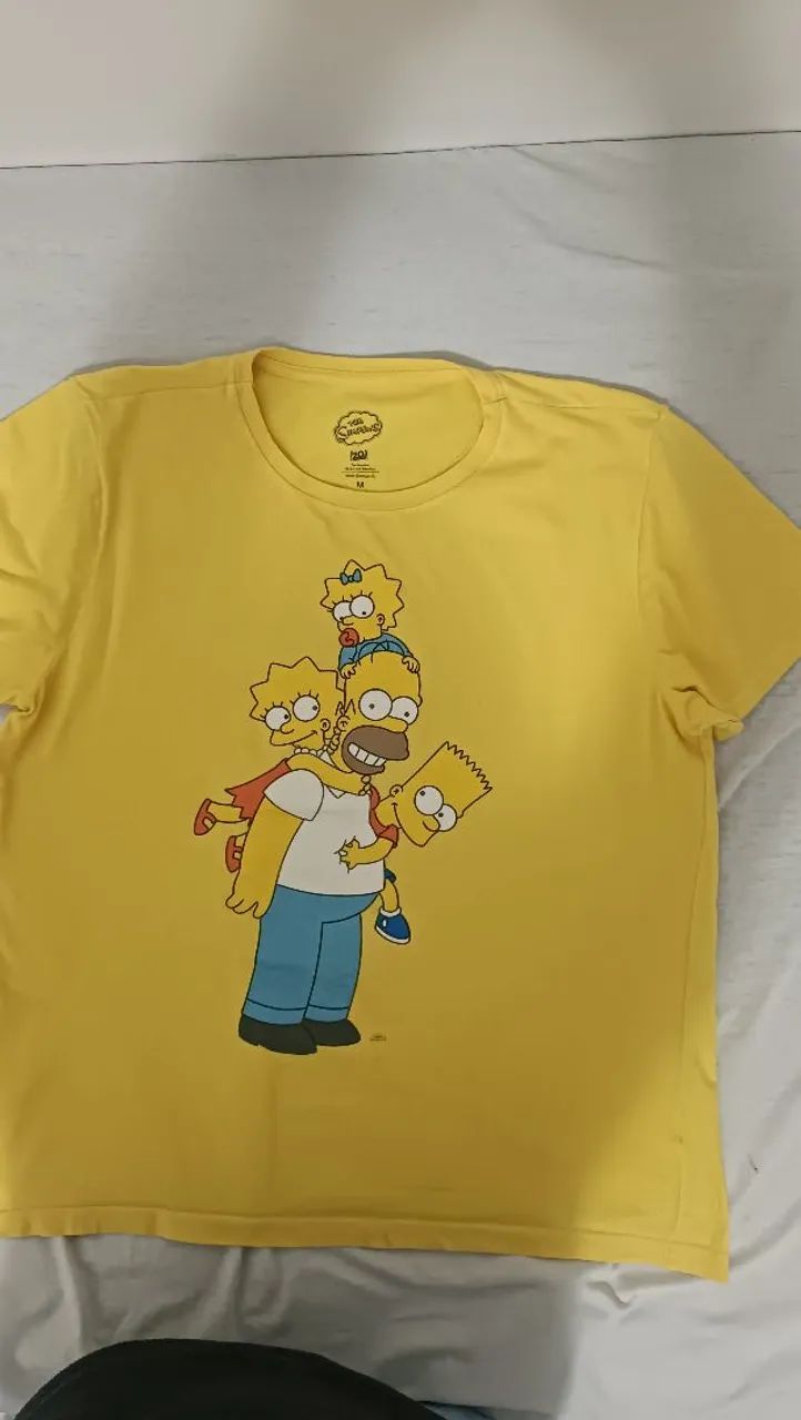 Kit com 2 camisa de personagens tamanho M  - Foto 2