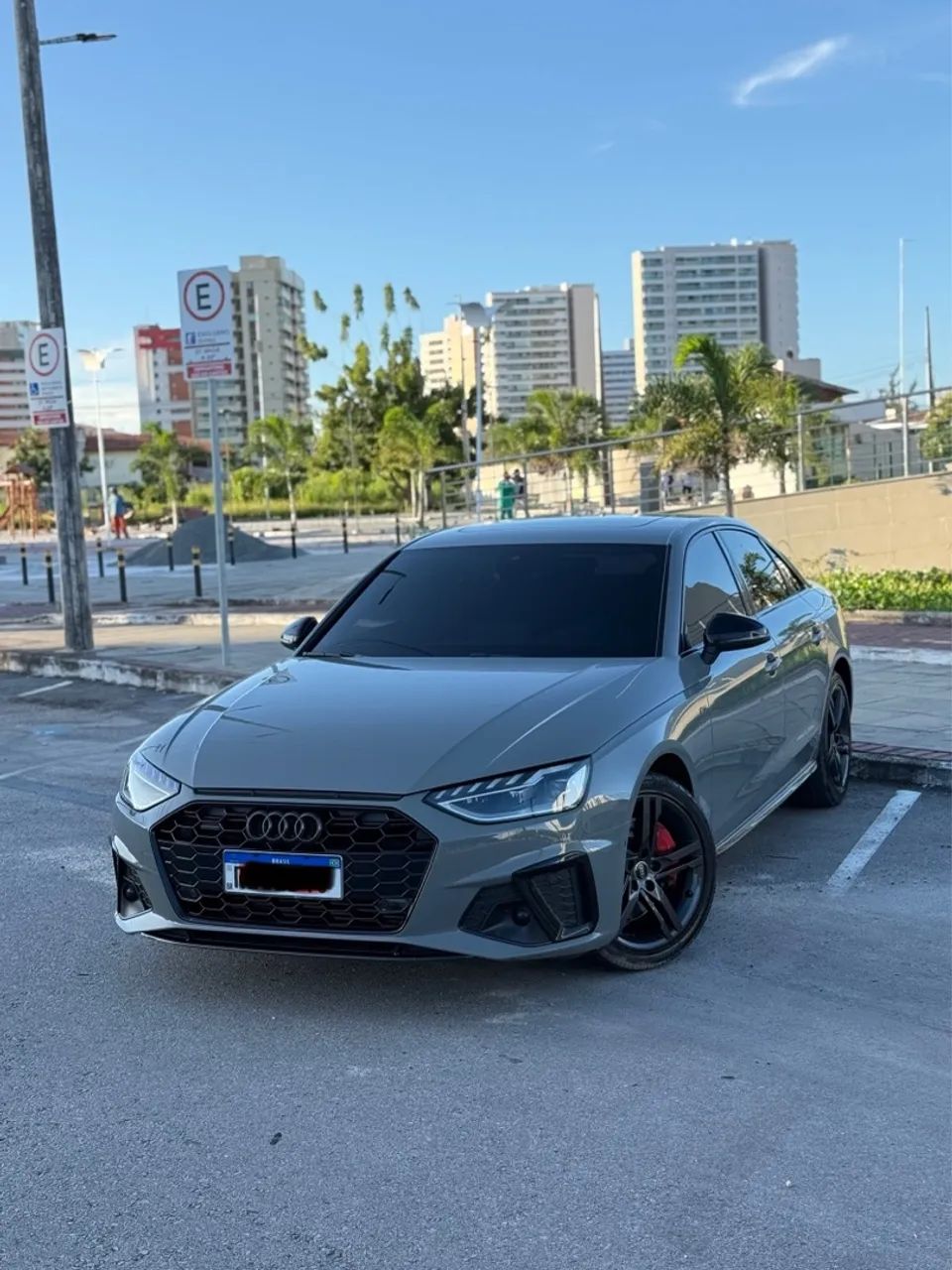 AUDI A4 PERFORMACE BLACK 21-21 2.0