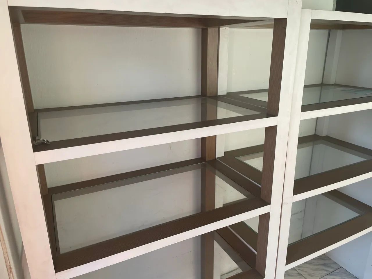 Prateleira madeira e vidro64842836737153121